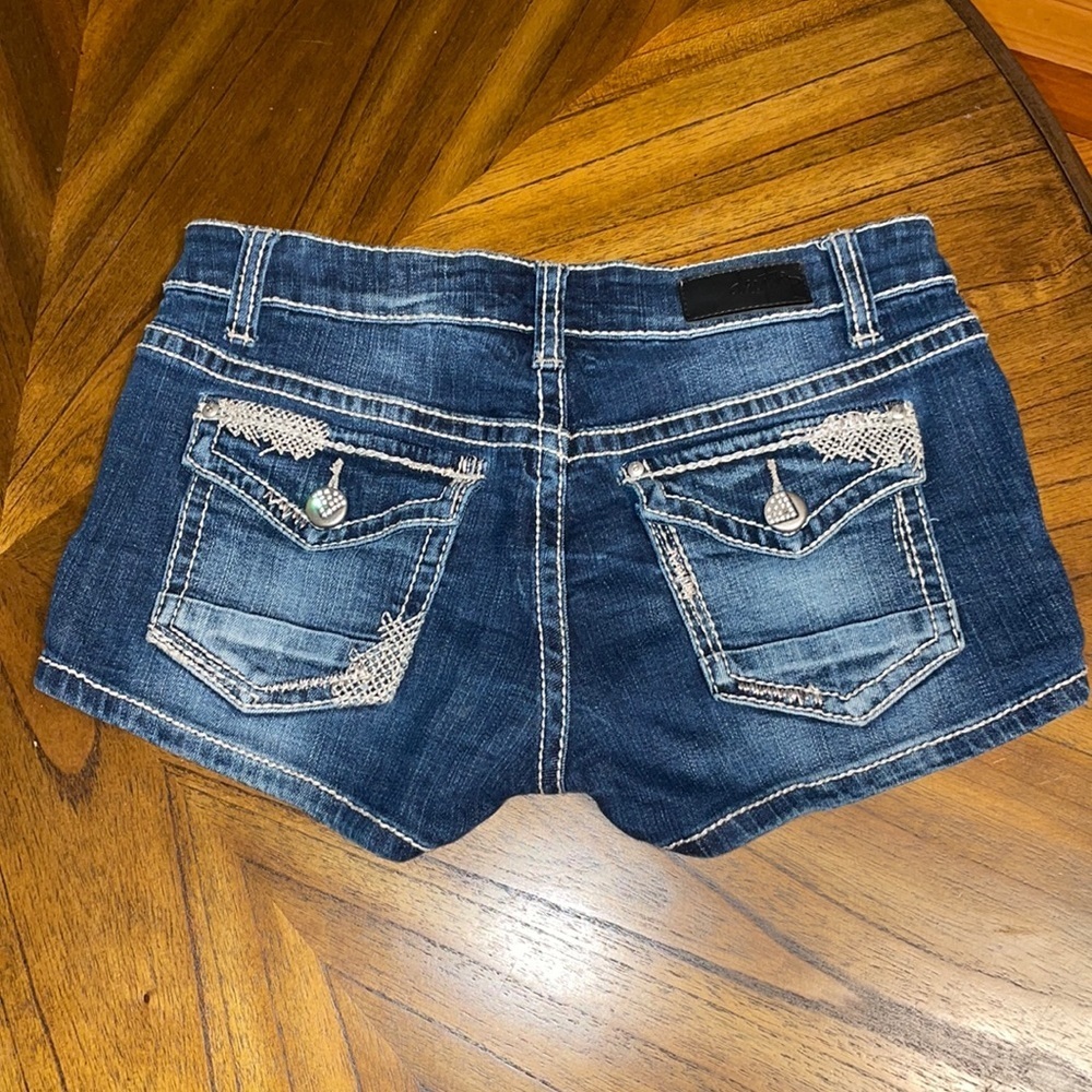Daytrip Scorpio 27 Jean Shortie Shorts 2” inseam - Picture 1 of 5